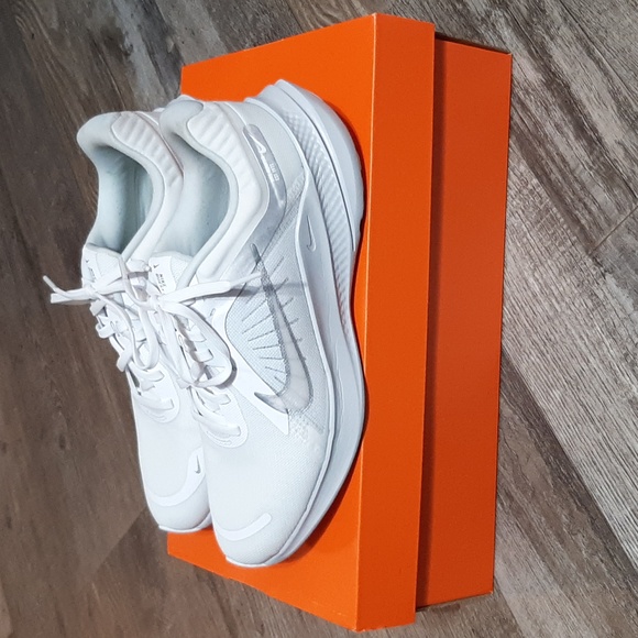 Nike Shoes - Womens 8.5 Nike quest 5